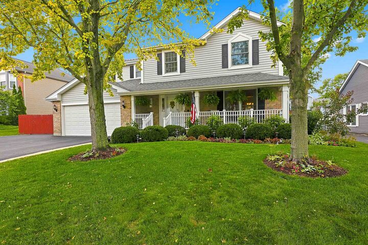 Property Photo:  820 Southwick Drive  IL 60102 
