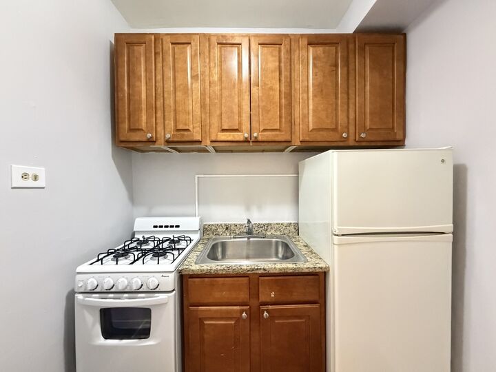 Property Photo: 917 W Eastwood Avenue 307 IL 60640