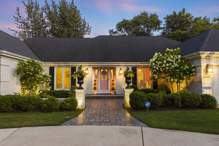 Property Photo:  1010 Thunderbird Lane  IL 60563 