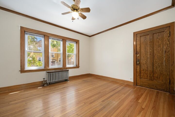 Property Photo:  5434 W Wellington Avenue 1E  IL 60641 