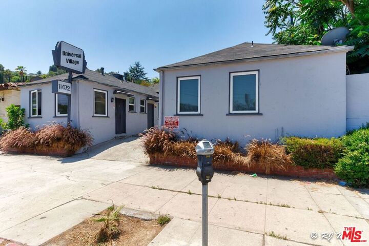 Property Photo:  11472 Ventura E  CA 91604 