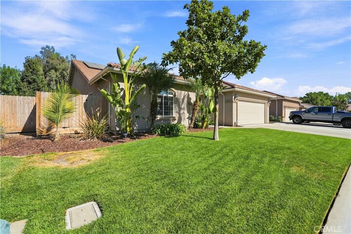 Property Photo:  1162 Paradise Loop  CA 93245 