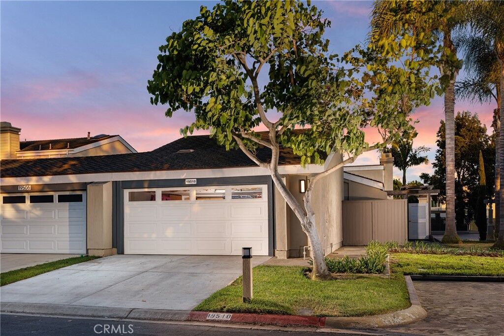 Property Photo:  19510 Sandcastle Ln  CA 92648 