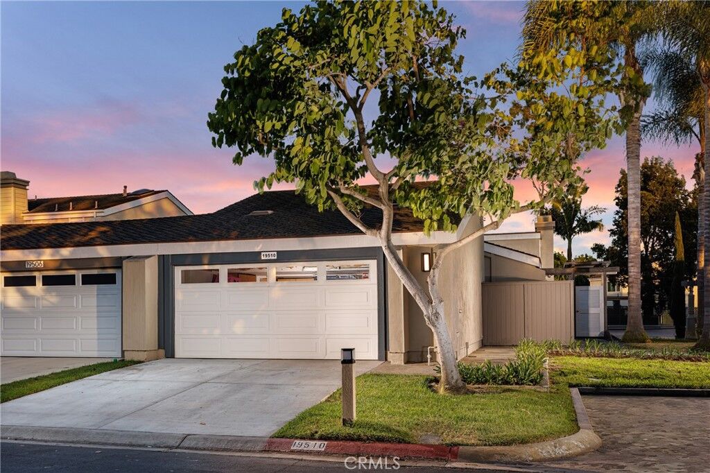 Property Photo:  19510 Sandcastle Ln  CA 92648 