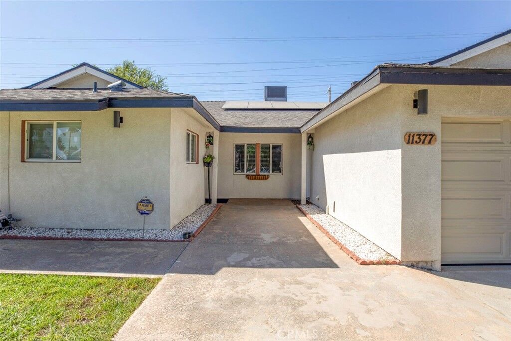 Property Photo: 11377 Gaynor Ave CA 91344