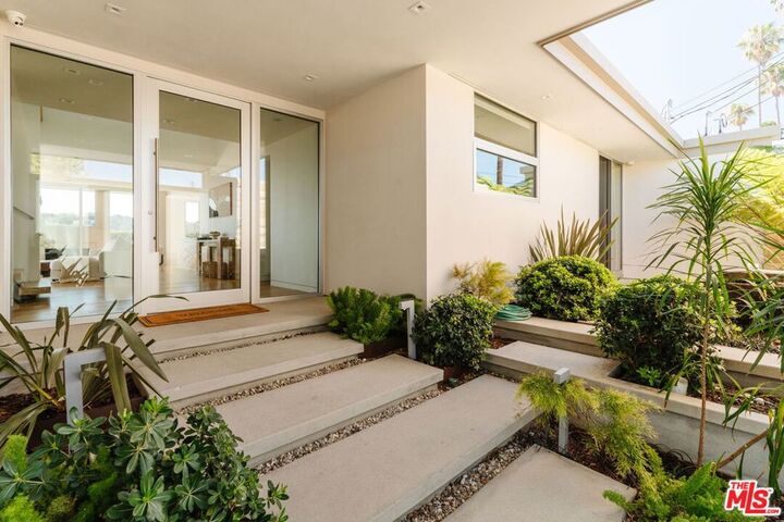 Property Photo:  3642 Beverly Ridge Drive  CA 91423 
