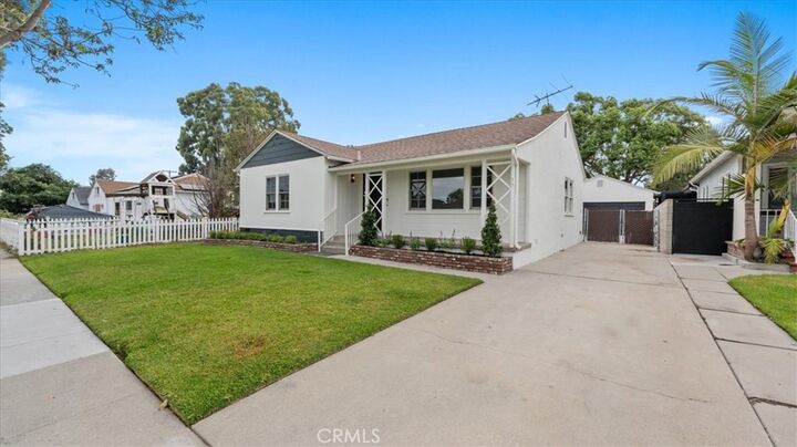 Property Photo:  5618 Verdura  CA 90712 