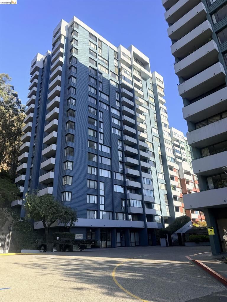 Property Photo: 555 Pierce St 1021 CA 94706