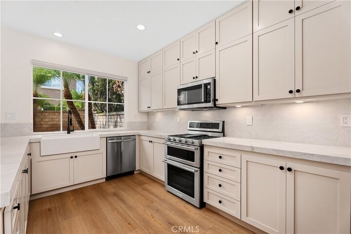 Property Photo: 252 Knoll Lake CA 92692