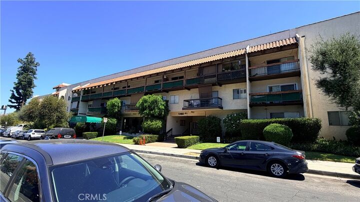 Property Photo:  5460 White Oak No. D312  CA 91316 