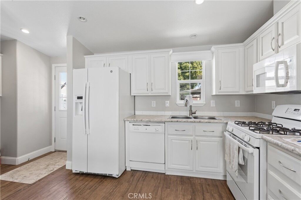 Property Photo: 145 South Street B17 CA 93401