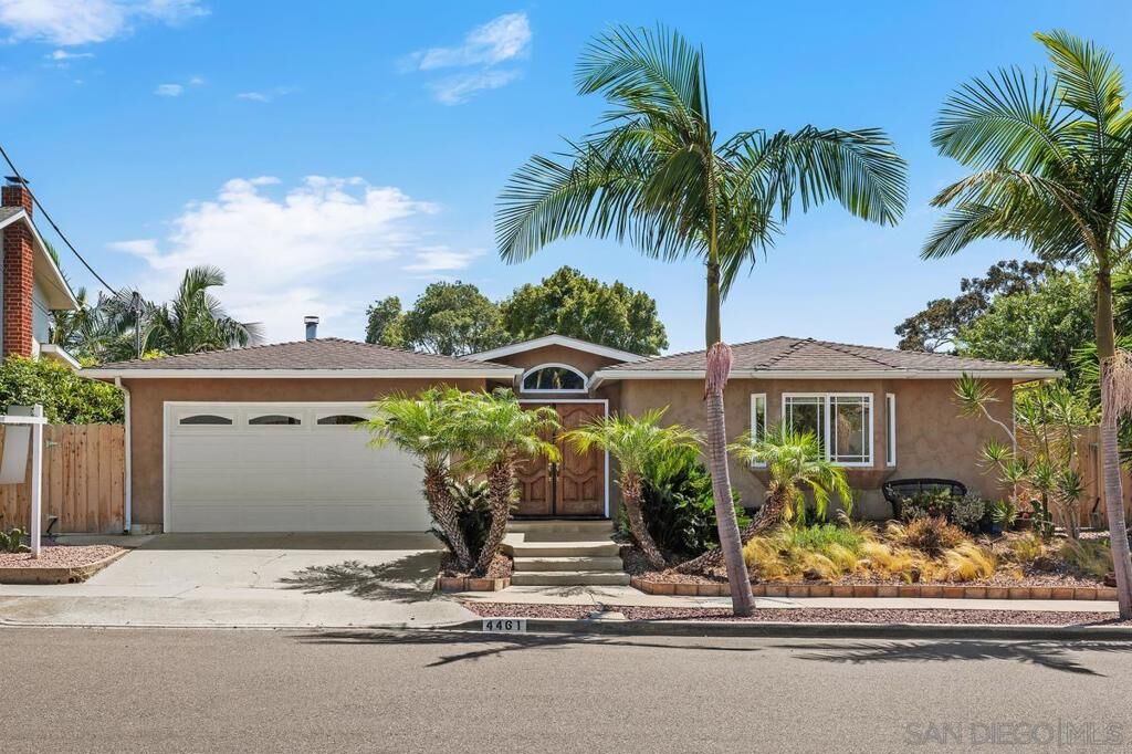 Property Photo:  