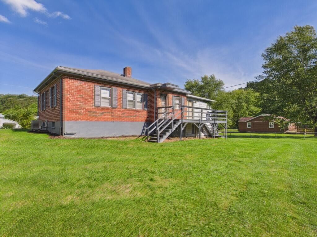 Property Photo: 258 Wedgewood Ave WV 24739
