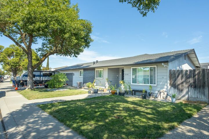 Property Photo: 2705 Stoneridge Drive CA 95355