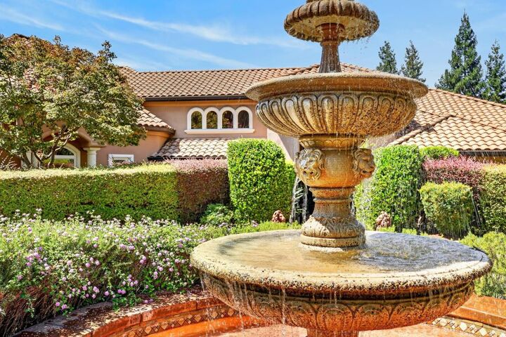 Property Photo: 5619 Calle Paloma Court CA 95746