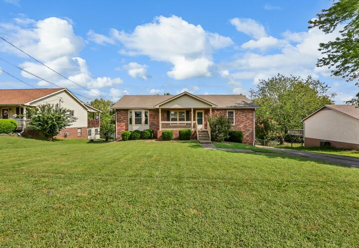 Property Photo: 921 Lindsey Dr TN 37042