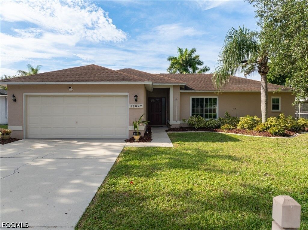 Property Photo:  15687 Spring Line Lane  FL 33905 