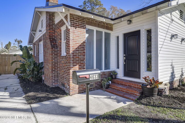 Property Photo:  4633 Kingsbury Street  FL 32205 