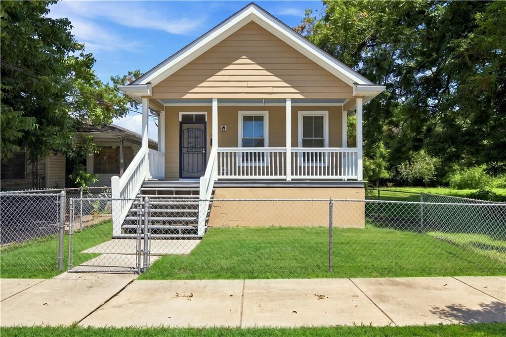 Property Photo: 5415 Urquhart Street LA 70117