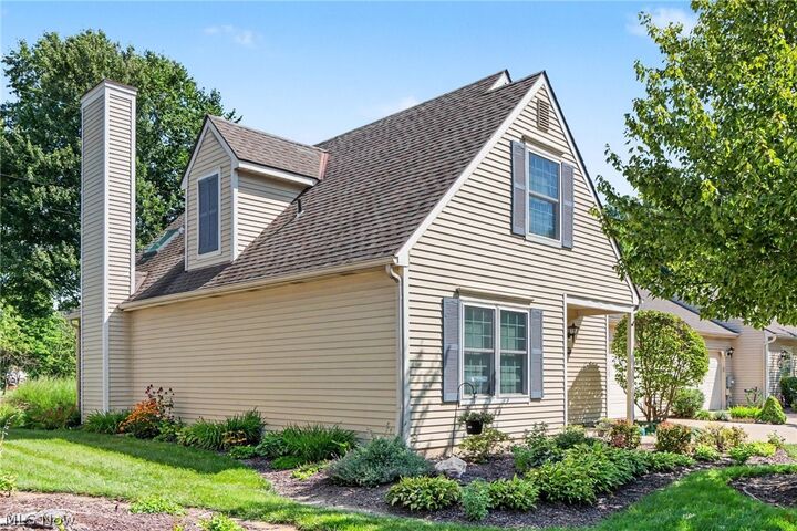 Property Photo: 147 Marwyck Place Lane Place OH 44067