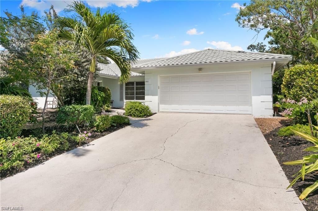 Property Photo: 751 Orchid Ct FL 34145