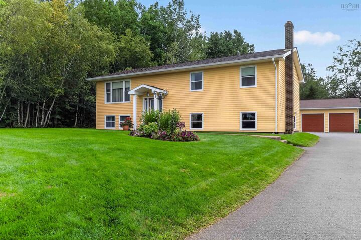 Property Photo:  1008 Country Club Boulevard  NS B4N 4W8 