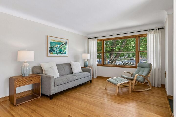Property Photo:  1143 Cleveland Avenue S  MN 55116 