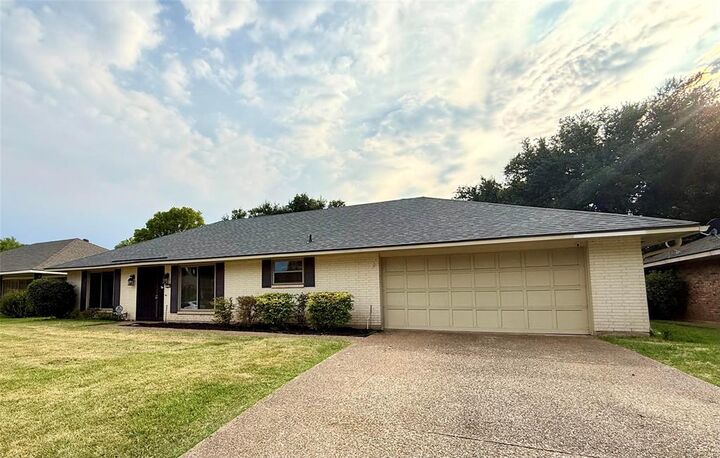 Property Photo:  7514 Camelback Drive  LA 71105 