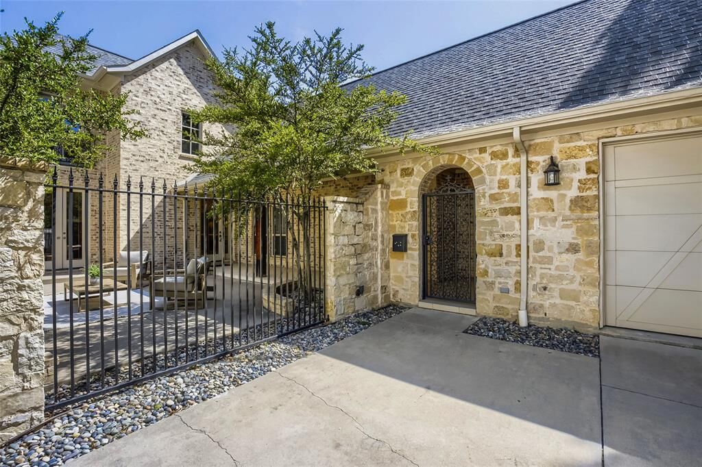 Property Photo: 6335 Vanderbilt Avenue TX 75214
