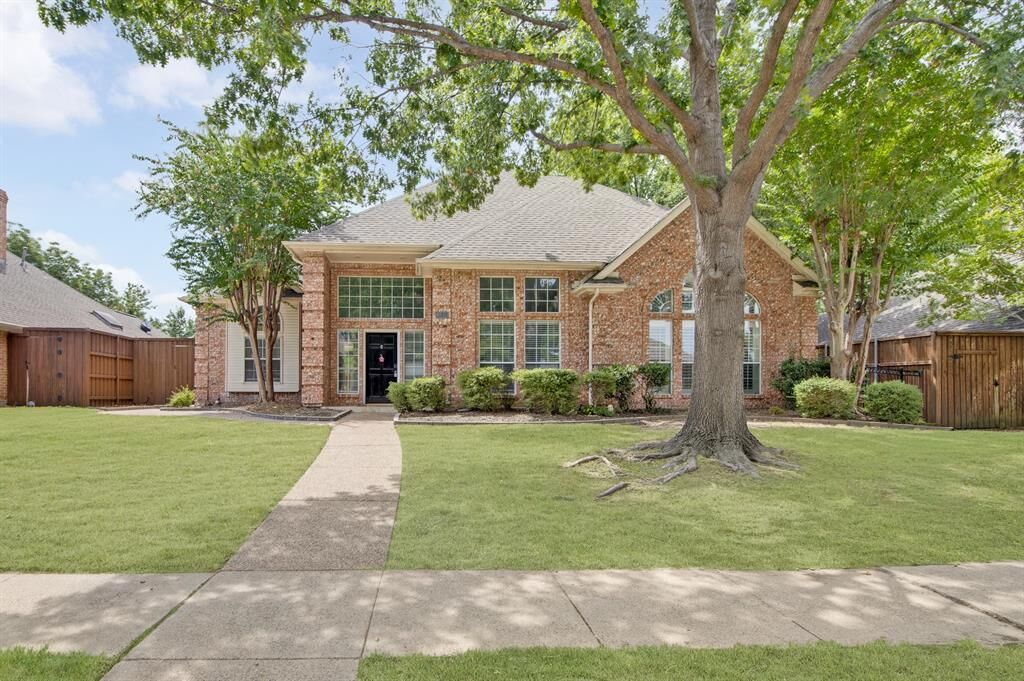 Property Photo: 247 Park Valley Drive TX 75019