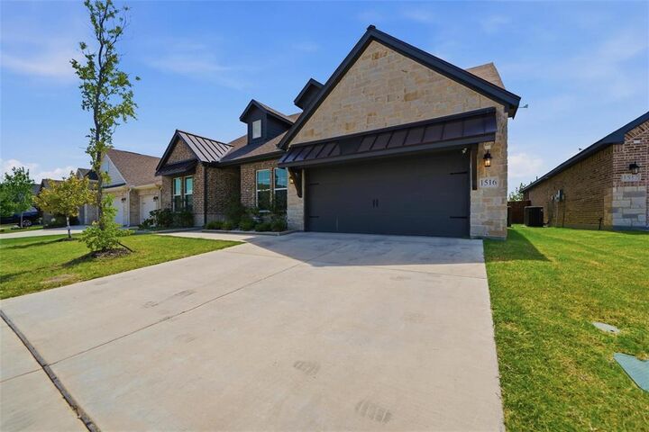 Property Photo:  1516 Somerset Lane  TX 76087 