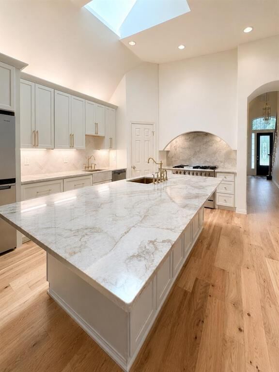 Property Photo: 18283 Meandering Way TX 75252