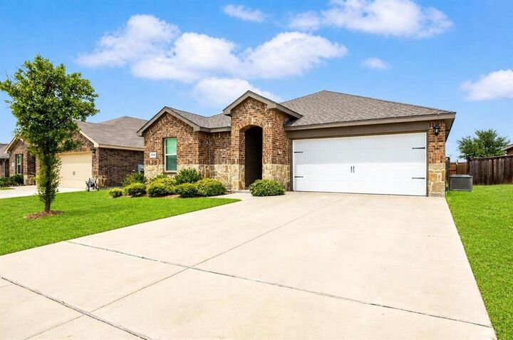 Property Photo: 3002 Shetland Street TX 75126