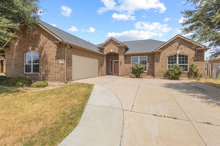 Property Photo: 302 Kaylee Way TX 75154