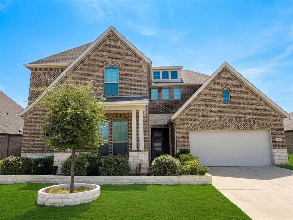 Property Photo: 1708 Birch Street TX 76063