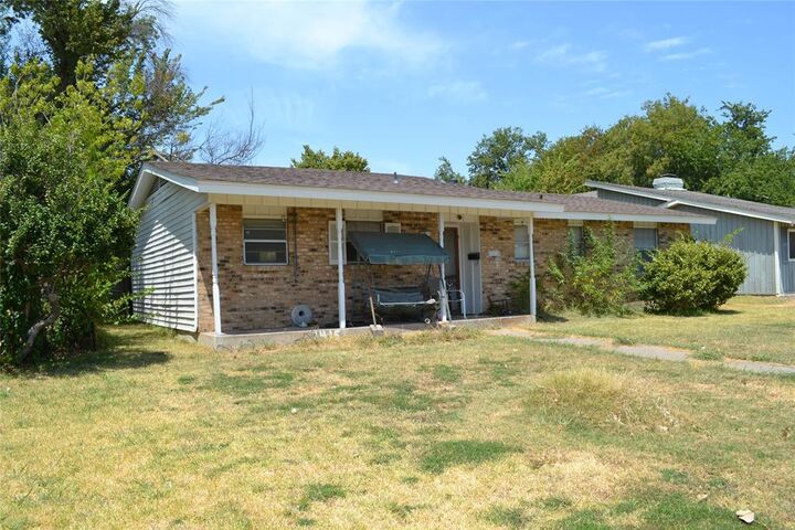 Property Photo: 2415 Whit Drive TX 75150