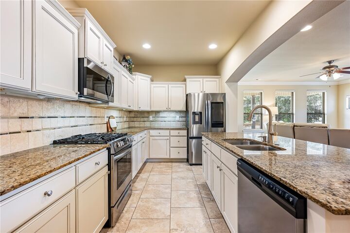 Property Photo:  1429 S Hampton Xing  AR 72718 