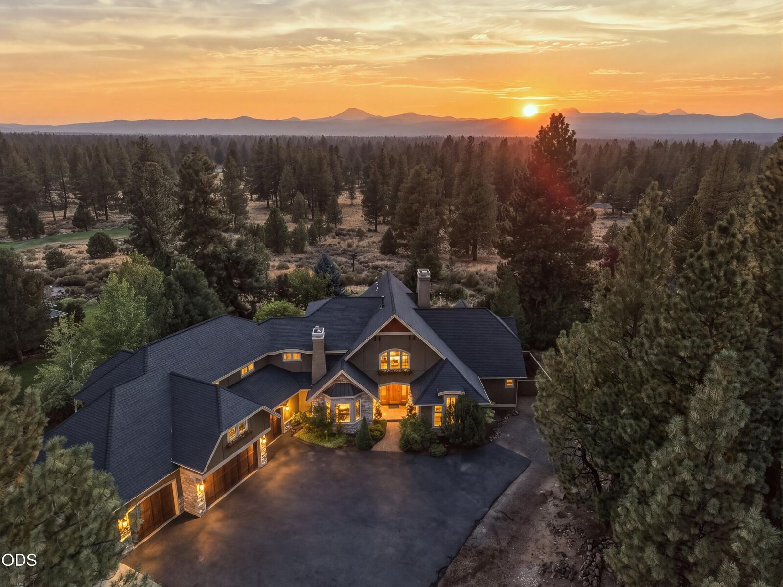 Property Photo:  20100 Starfire Ridge Court  OR 97702 