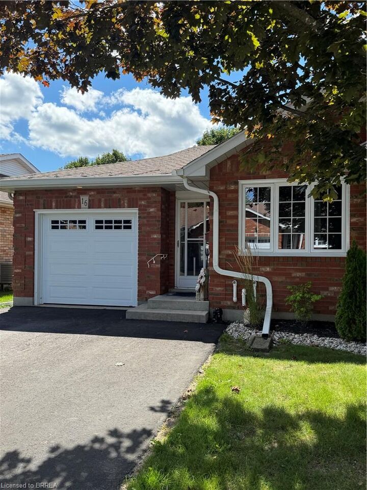 Property Photo:  60 Whitlaw Way 16  ON N3L 4C3 