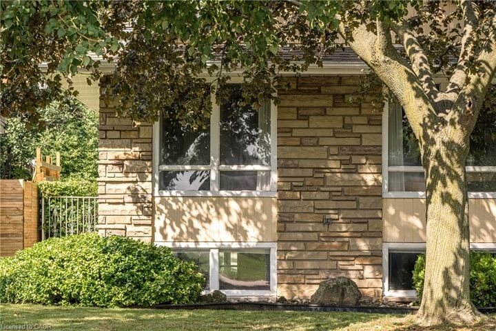Property Photo: 14 Woodside Drive ON L8T 1C3