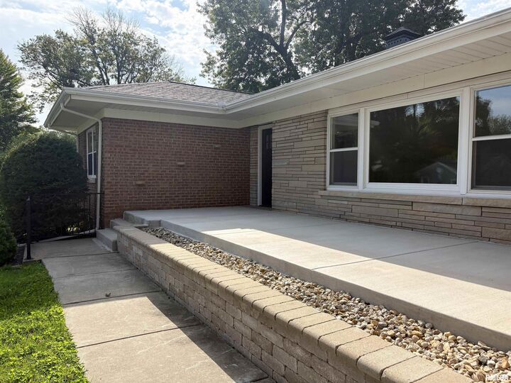 Property Photo: 502 W Crestwood Drive IL 61614