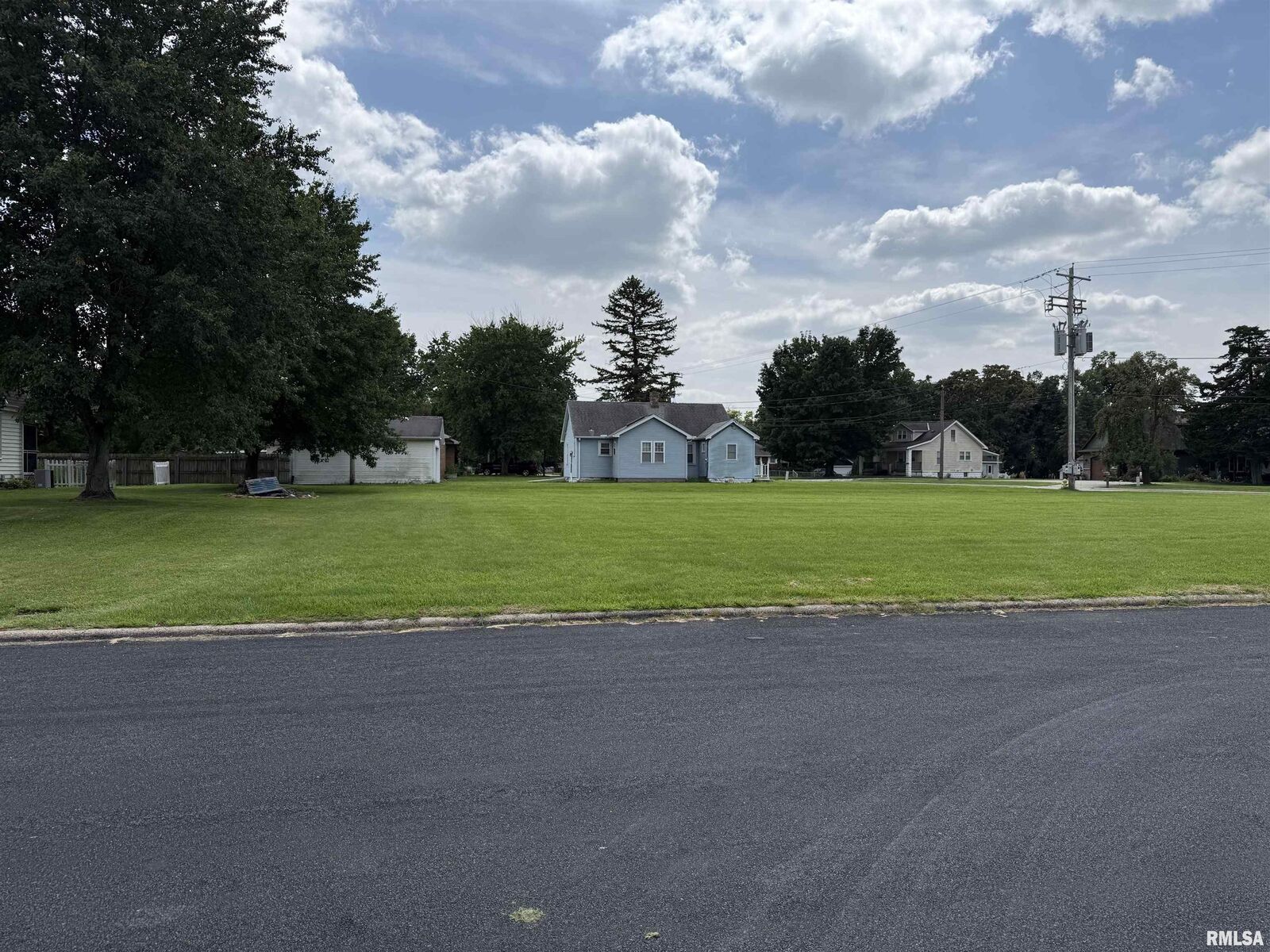 Property Photo: Floss Mar Court IL 61611