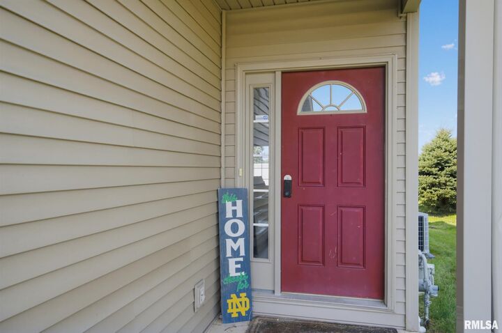 Property Photo:  7131 N Thomas Davis Drive  IL 61615 