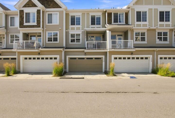 Photo de la propriété:  130 New Brighton Way SE 116  AB T2Z 1H5 
