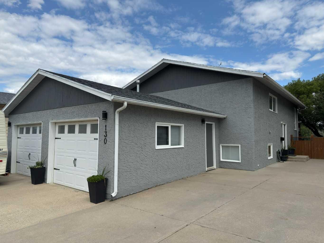 Property Photo:  130 Chippewa Crescent W  AB T1K 5B5 