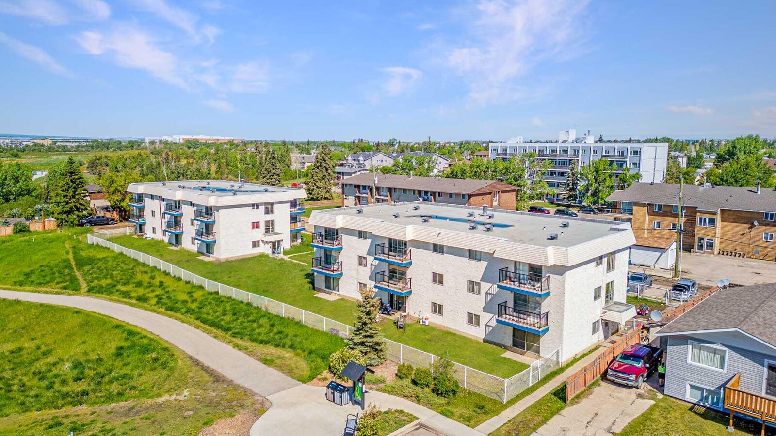 Property Photo:  10505 103 Street 103  AB T8V 3N5 
