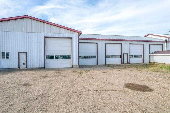Property Photo: 44137 Range Road 201 AB T0B 1J0