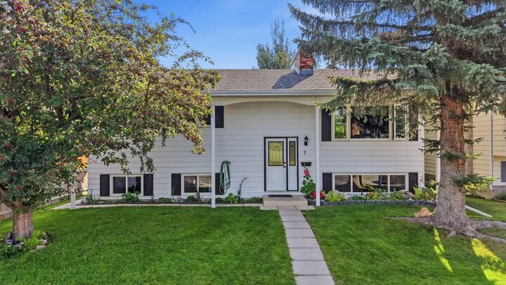 Property Photo:  7 Halman Crescent  AB T4N 6J9 