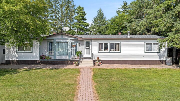 Property Photo: 5024 49 Avenue AB T0B 2P0