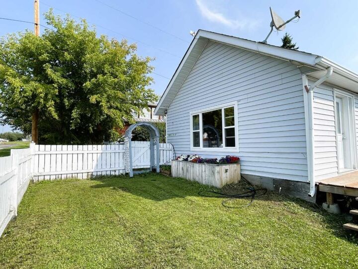 Property Photo: 10713 111 Street AB T0H 1L0